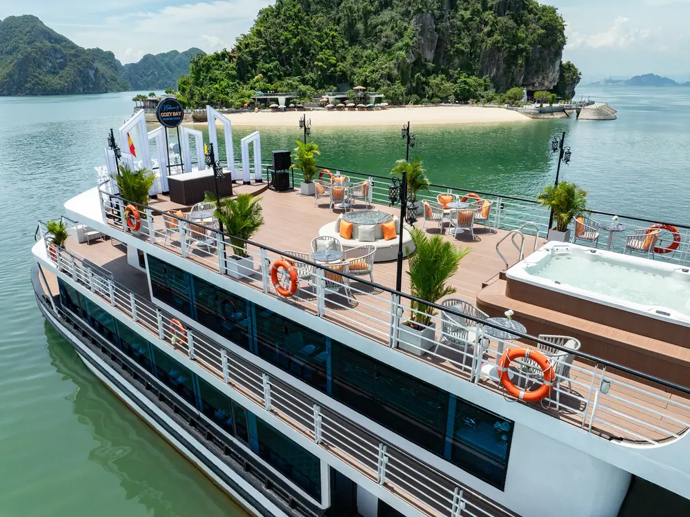 Cozy Bay Premium welcome deck and Jacuzzi near Titop Island