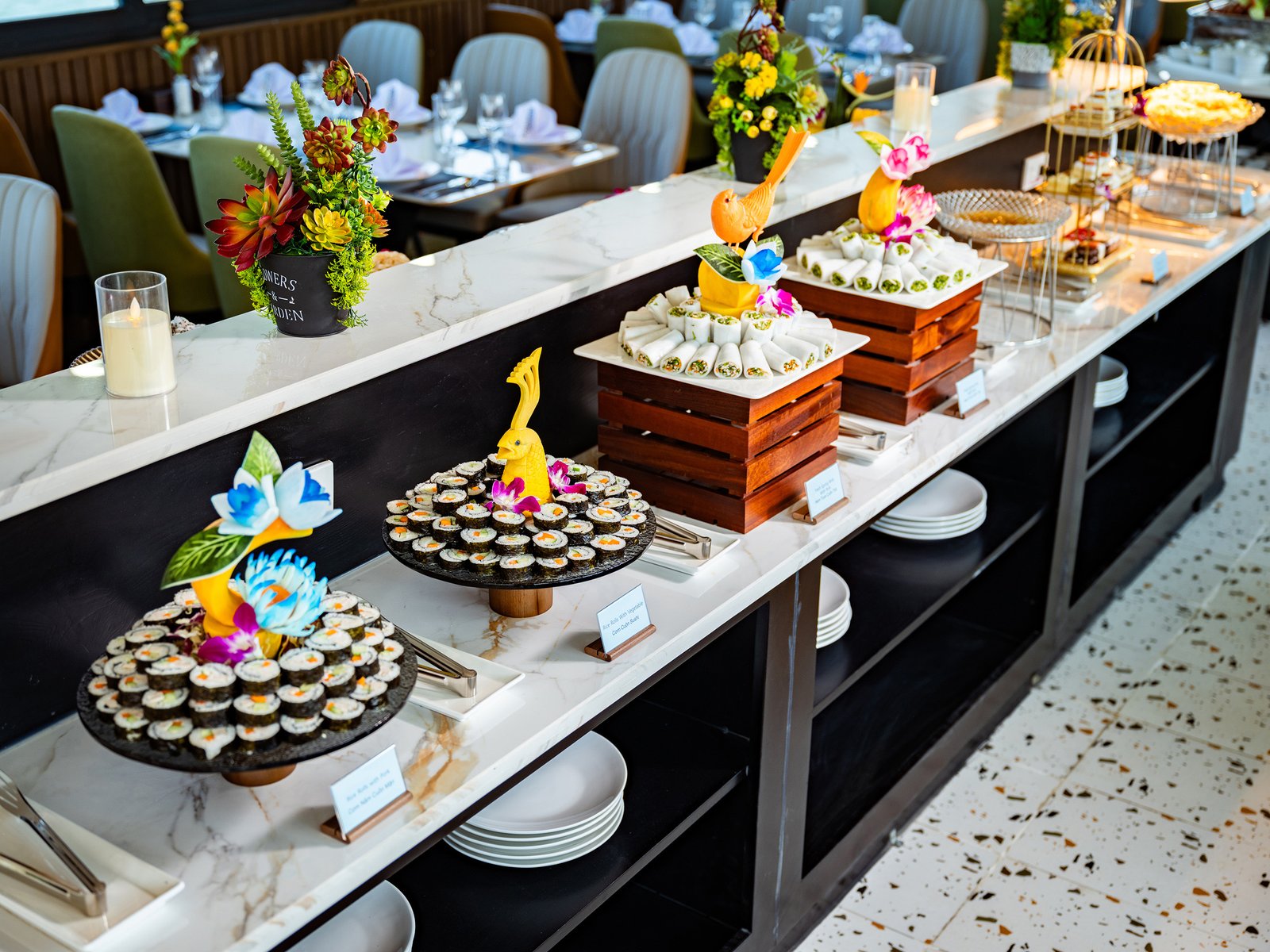 Stazione del buffet a bordo della Tropical Cruise