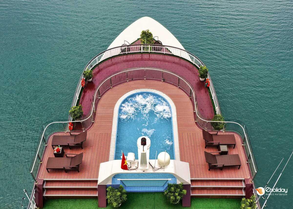 Aerial view of the rooftop jacuzzi pool
