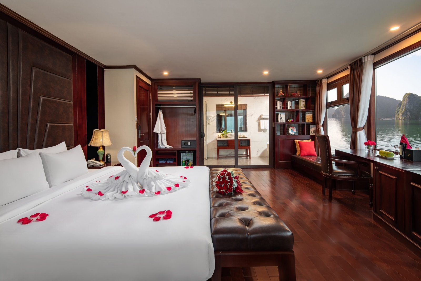 Executive Suite cabin aboard Dora Cruise