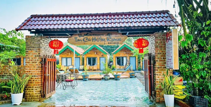 A room at Tam Cốc Holiday Retreat overlooking the rice fields and karst peaks