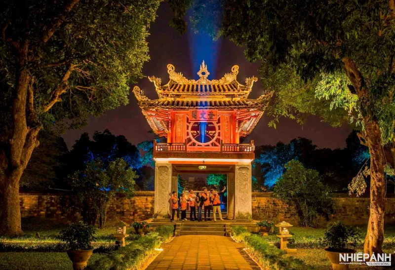 Temple of Literature night light show
