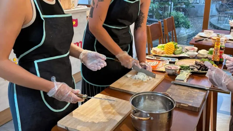 Guests chopping vegetables at the table in a Ninh Binh cooking class