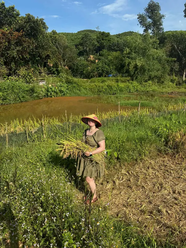 Guests preparing a Vietnamese farm cooking class