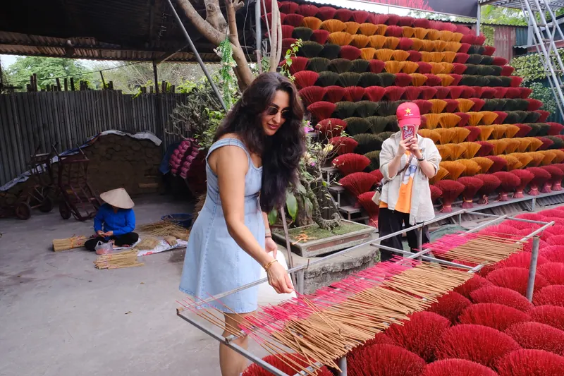 Guest in Ao Dai at Quang Phu Cau Incense Village — photo 12