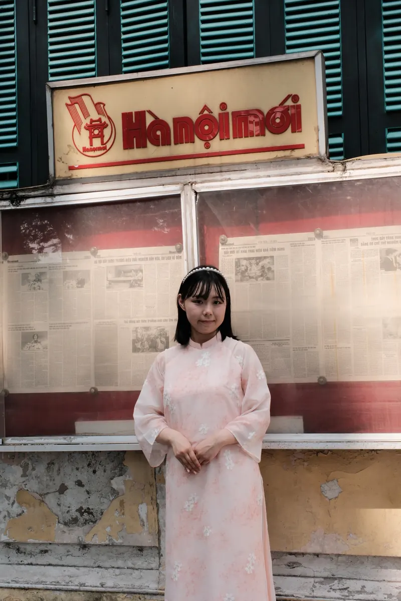 Guest in Ao Dai at Hanoi Train Street — photo 5